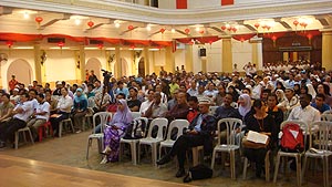 anti ppsmi english language for math and science ceramah 230209 600 crowd