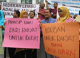 khalid ibrahim protest bdr tun razak cows 250209 03