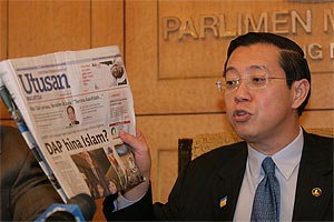lim guan eng angry with utusan malaysia headline dap hina islam parliament pc 240209
