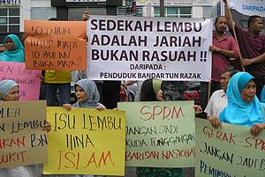 khalid ibrahim protest bdr tun razak cows 250209 05