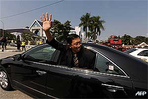 nizar jamaluddin leaving mb office after bn takeover perak 250209