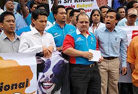 pkr youth shah alam anti macc cow protest 250209 04