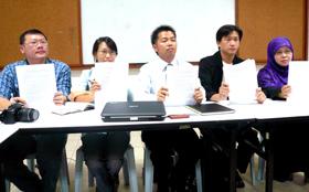 civil society join statement on perak constitutional crisis 250209 left ong jing cheng right norlaila othman