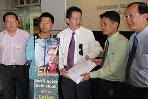 support eli wong petition submit to selangor mb 240209 01