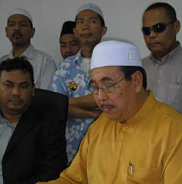 khalid ibrahim protest bdr tun razak cows 250209 ghazally salim