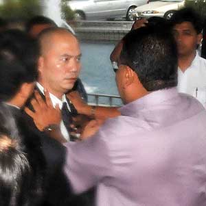 violent attack towards dap karpal singh and lim lip eng at parliament 260209 05