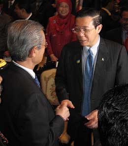 macc official launch 240209 guan eng shake hand with abdullah