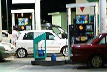 petrol price hike panic 010705 petronas station