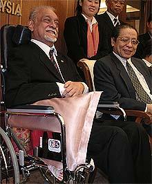 karpal singh in wheel chair 270605 with kit siang