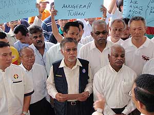 ngos submit memo to selangor gorvernment 110309 04