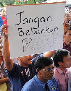 ngos submit memo to selangor gorvernment 110309 02