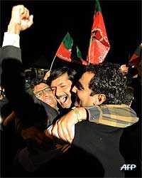 pakistan reinstate chief judge iftikhar chaudhry 160309 04