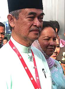 pak lah arriving at umno 2009 agm 260309 05