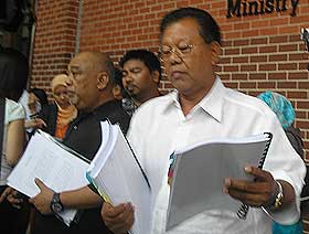 umno agm home ministry datuk mazlan harun pc 240309 01