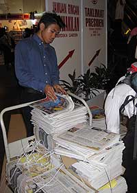 umno 2009 59th agm 240309 free utusan newspaper