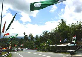bukit gantang bn and pas posters and kampung scene 300309 01