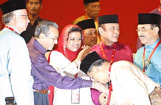 najib mahathir pak lah umno 2009 agm final day 280309 12