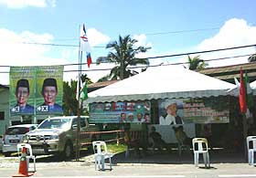 bukit gantang bn and pas posters and kampung scene 300309 02