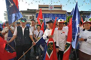 bukit gantang by election nomination day crowd shots 290309 09