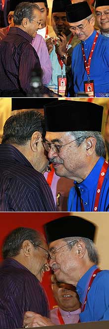 mahathir pak lah reunion at umno agm 2009 280309