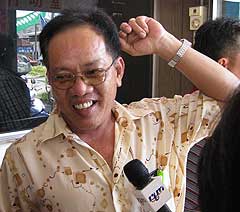 gantang by election 010409 bn chang ko youn give tol to new village 03