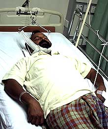 hindraf thanethiran in hospital 010409 02