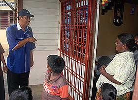 bukit gantang by election bn candidate ismail walkabout 310309 05