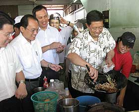 gantang by election 010409 nizar walkabout 03