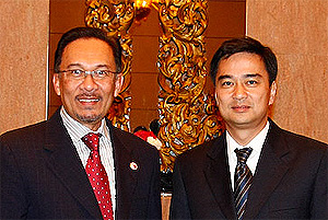 anwar ibrahim and thai pm 310309 02