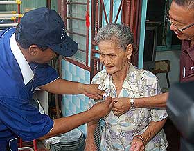 bukit gantang by election bn candidate ismail walkabout 310309 03