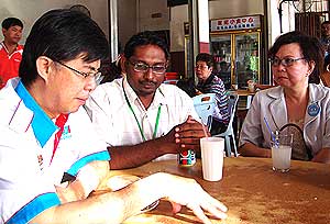 bukit selambau by election pkr campaign s manikumar visiting market 300309 03