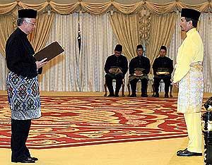 najib installed as sixth malaysia prime minister 030409 01