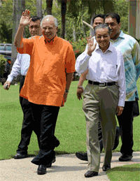 Mahathir Mohamad visits Najib Razak in Putrajaya