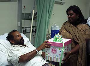 bukit selambau independent candidate l sarala visit hindraf thanethiran 030409 02