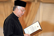 najib installed as sixth malaysia prime minister 030409 02