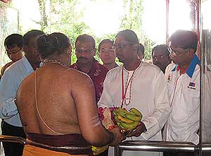 bukit selambau by election s manikumar prayer for hindraf isa detainees 030409 04