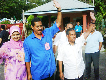 ismail saffian and wife bukit gantang