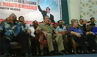mahathir in bukit selambau by election campaign 060409 02
