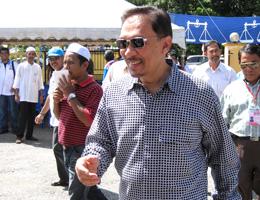 gantang by election 050409 anwar and nizar dialogue with voters 01