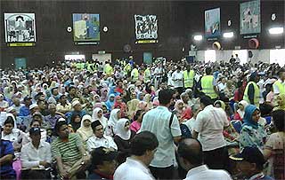 mahathir in bukit selambau by election campaign 060409 01