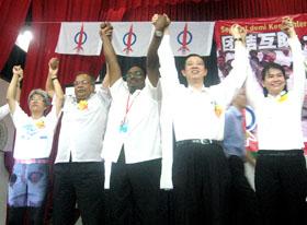 bukit selambau dap final dinner crowd 060409 all leaders