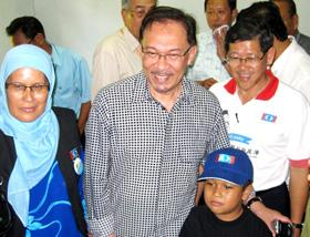 gantang by election 050409 anwar and nizar dialogue with voters 08