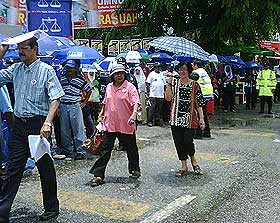 bukit gantang election day heavy rain 070409 01