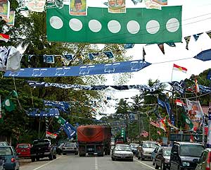 bukit gantang election day flags and posters 070409