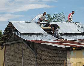 bukit selambau khairy visit damaged houses after tornado 060409 07