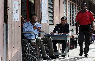 bukit gantang election day afp photos 070409 04
