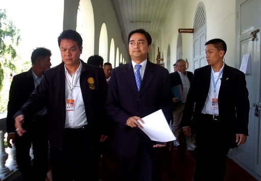 Troops crack down on Thai protesters in Bangkok abhisit prime minister
