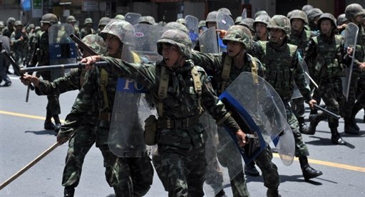 Thai troops battle protesters in Bangkok streets