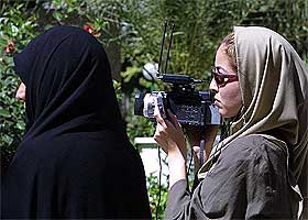 detained american journalist roxana saberi iran 200409 04