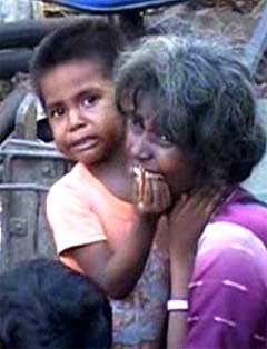 civilian caught in sri lanka violence 220409 01